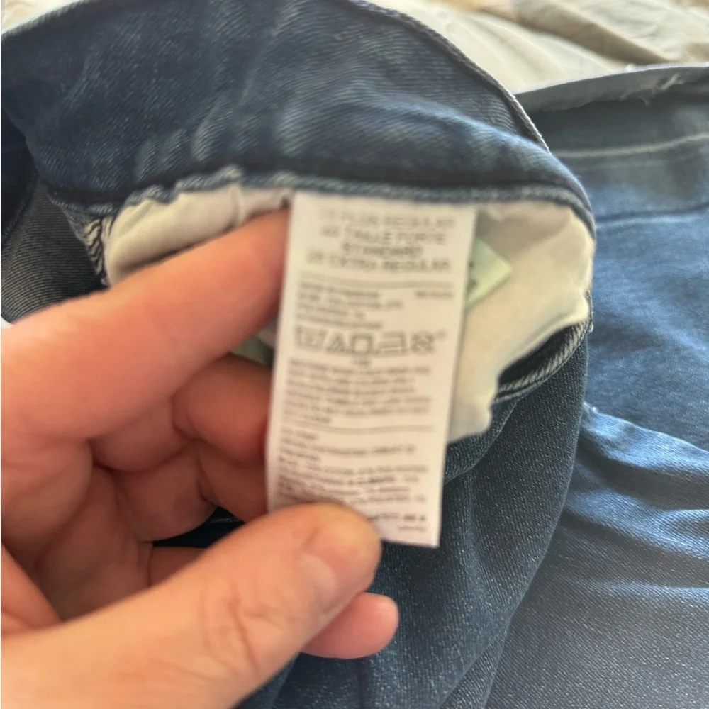 Woman’s Plus Size Wide Leg Jeans Buttery Soft Stretch 28W Old Navy - Picture 10 of 15